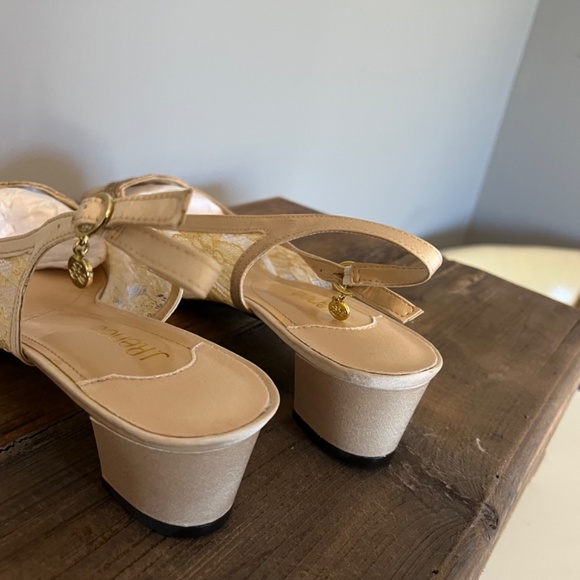 J Renee Faleece Champagne Shoe 11WW - Picture 5 of 7